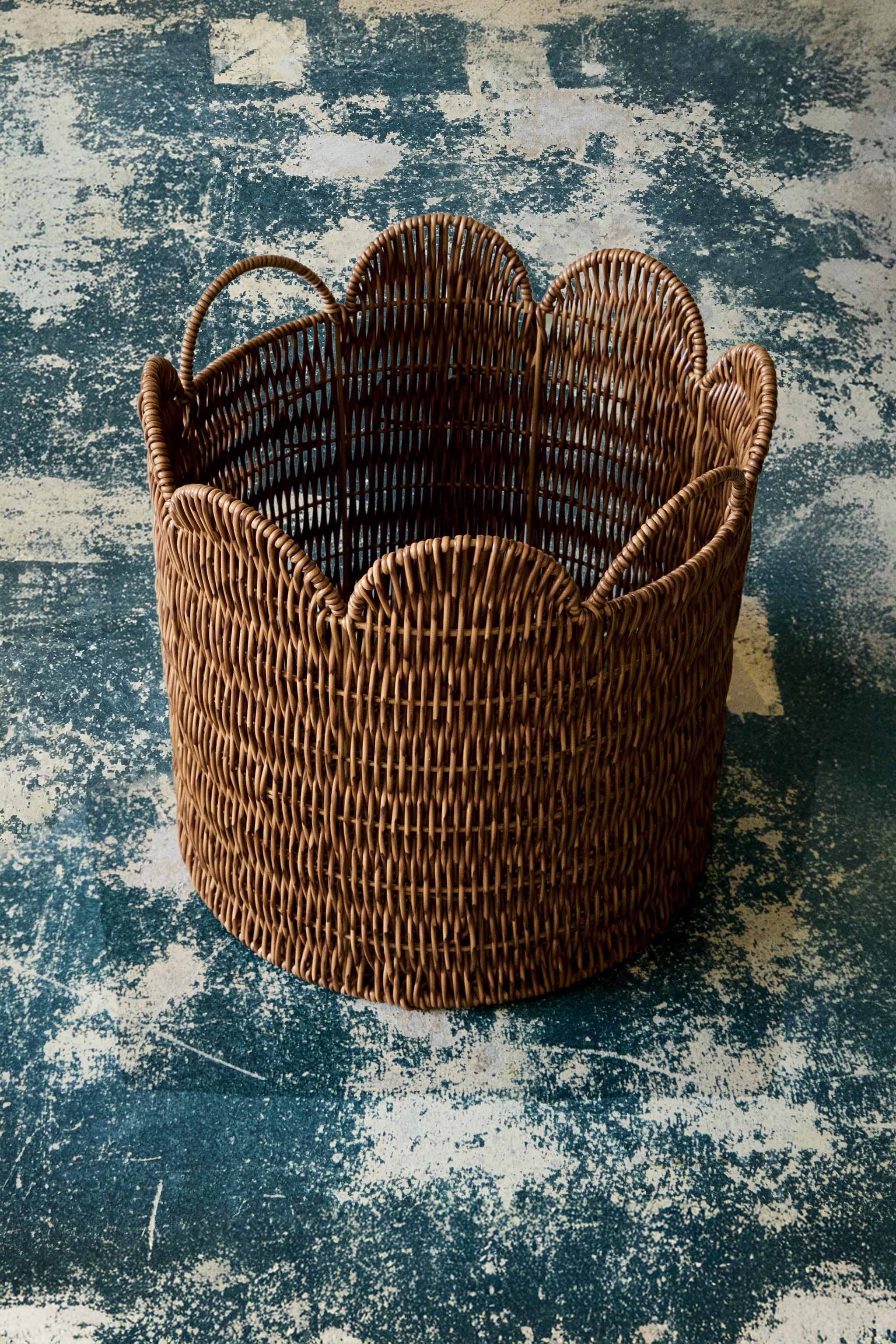 RECYCLED PLASTIC WAVY ROUND BASKET